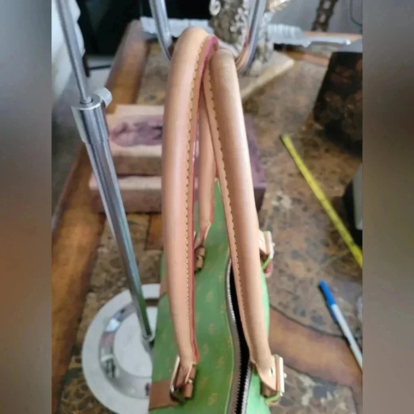 Dooney & Bourke Green Tote Bag, eye glass case, ID HOLDER, wristlet - Picture 8 of 16